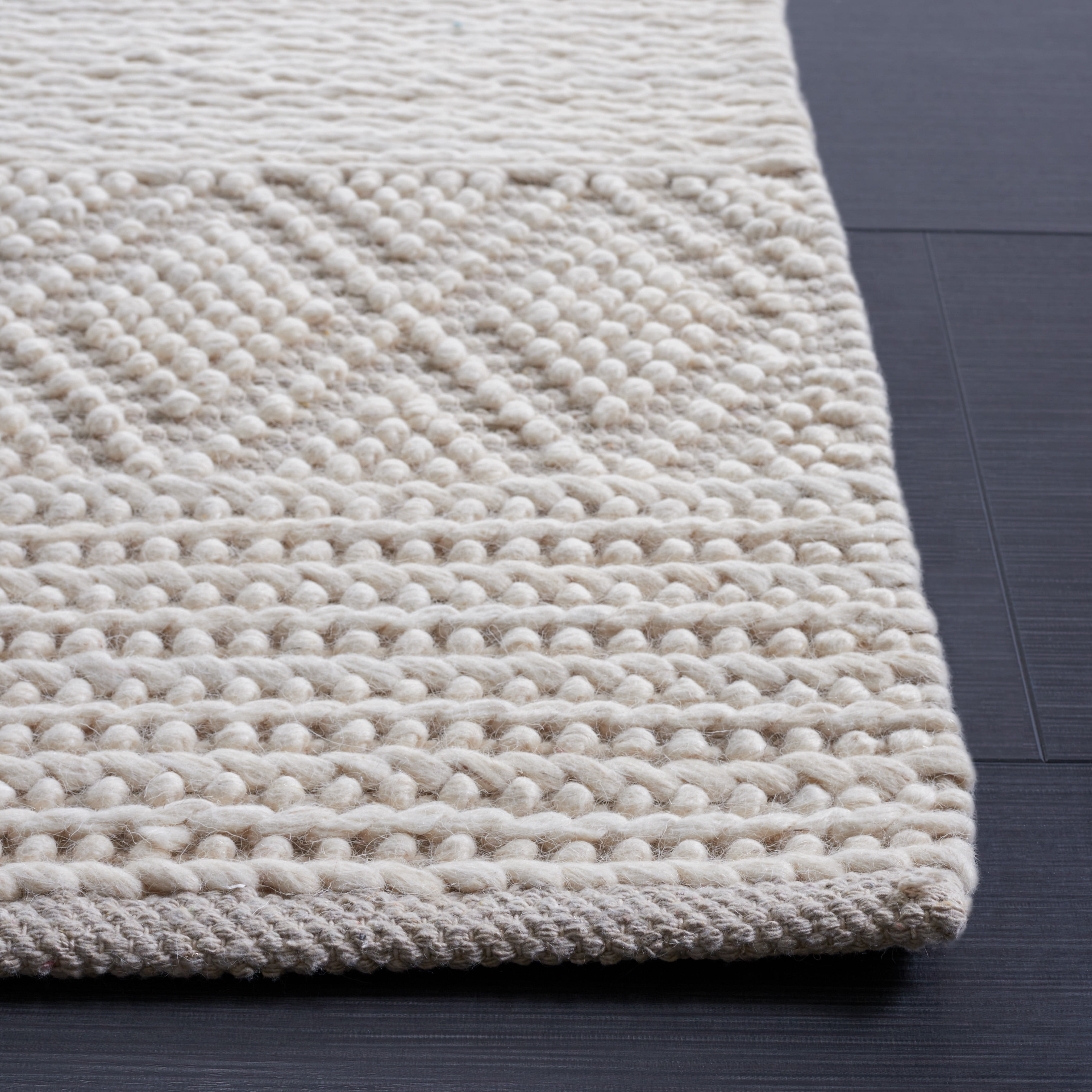 SAFAVIEH Natura Nuala Southwestern Wool Area Rug, Ivory, 6' x 6' Square