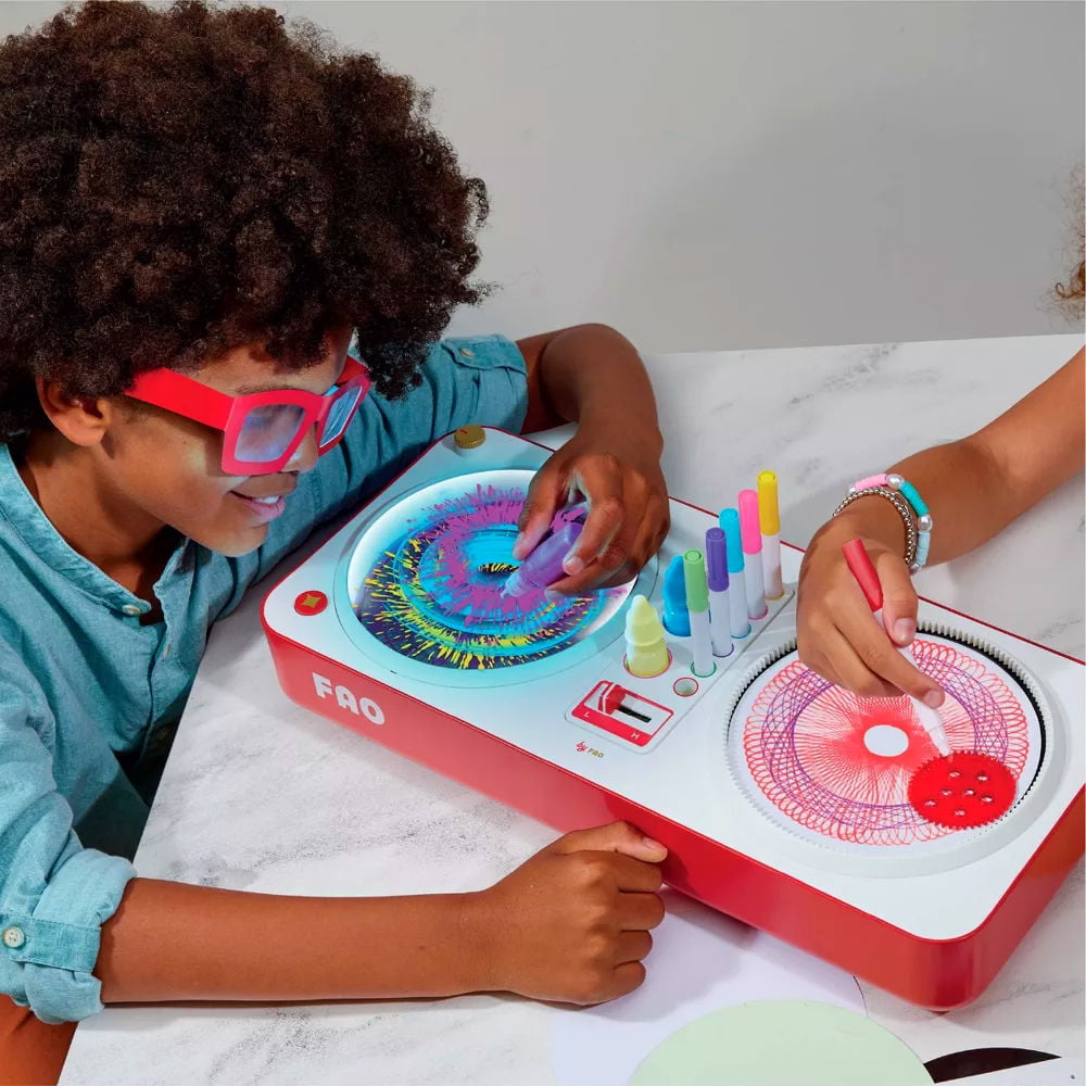 FAO  Schwarz - Spin & Twist 3D Designs Glow Swirl & Spiral Kit - Age: 6 Years and up.