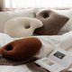 thumbnail image 3 of Almohada de forma abstracta con bola de nudo único, cojín de sofá relleno, cojín de sala de estar, diseño de oficina, redondo, estilo nórdico, 3 of 5