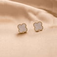 thumbnail image 3 of Pendientes grandes de cuatro hojas con forma de hierba, diseño de nicho, versátiles, de alta calidad, ligeros, de lujo, elegantes, sencillos y dulces, 3 of 4