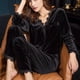thumbnail image 5 of Ropa de hogar de terciopelo dorado estilo coreano de otoño e invierno Cárdigan de mujer Traje cálido de dos piezas Pantalones de manga larga Pijamas, 5 of 6