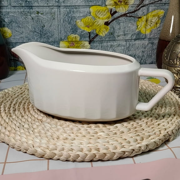 24 Oz Capacity Gravy Boat, Premium White Ceramic, Modern Design with Ergonomic Handle, Drip-Free Pouring Spout, Dishwasher Safe