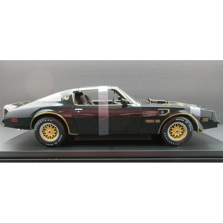 Pontiac Firebird Trans Am Black & Gold 1:18 Metal Die Cast Car