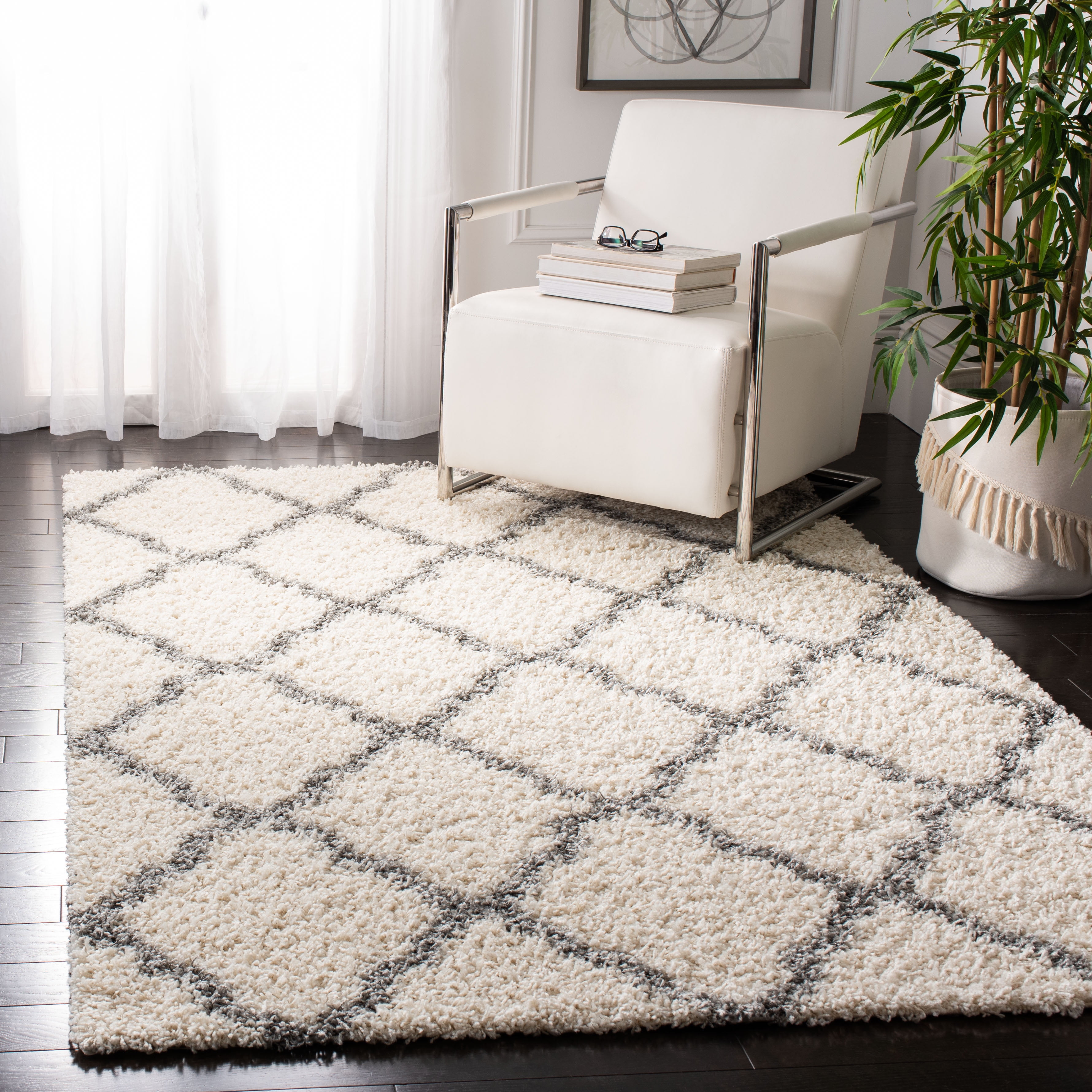 SAFAVIEH Daley Geometric Plush Shag Area Rug, Ivory/Grey, 4' x 4' Square