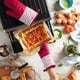 thumbnail image 5 of Juego de 2 guantes de cocina KitchenAid Albany Passion Red, 18 x 33 cm, 5 of 5