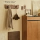 thumbnail image 4 of Perchero de pared de madera natural con forma de piano, 4 ganchos abatibles, perchero de madera maciza para entrada, diseño compacto, perchero de pared estilo japonés sin perforaciones., 4 of 5