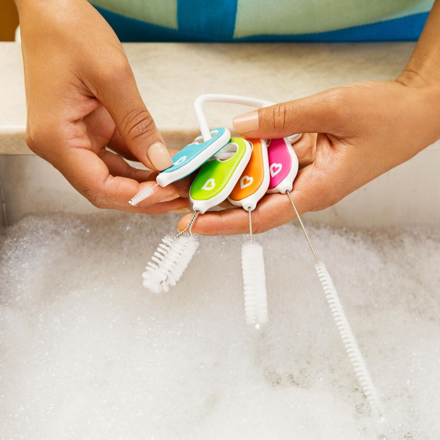 Munchkin Details Ensemble de pinceaux pour bouteille et gobelet, paquet de 4 Ensemble de pinceaux