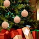 thumbnail image 5 of Bolas de Navidad, Bolas Flocked de Navidad, Bolas de Cristal de Navidad, Set de Cuatro Bolas de Navidad, Bolas de Navidad Colgantes, Bolas de Navidad con Brillo, Bolas de Navidad para Árbol de, 5 of 8