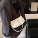 thumbnail image 2 of Bolso pequeño de alta gama para mujer, primavera 2025, sencillo y versátil, tipo baguette, diseño de nicho, con un solo hombro y bandolera., 2 of 5