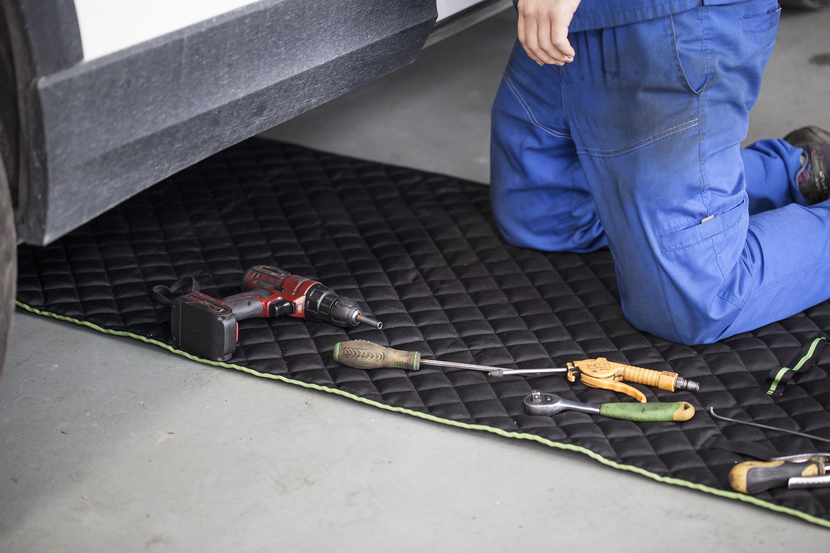 Auto Drive Car Repair Mat, Thick Padding, Portable Design, Floor Mat, Black