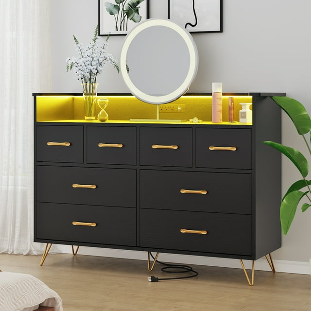 Commode Moderne à 8 Tiroirs avec Station de Recharge et Lumières RVB / Grand Commode de Chambre avec 3 Prises + 2 Ports USB, Éclairage DEL Contrôlé par Application pour Configuration de Jeu