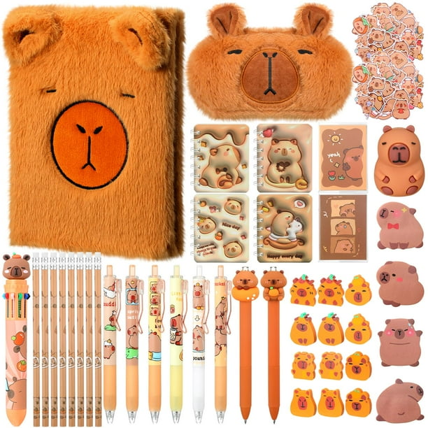 Set de papelería Saypack Capybara de 83 piezas con cuaderno de felpa