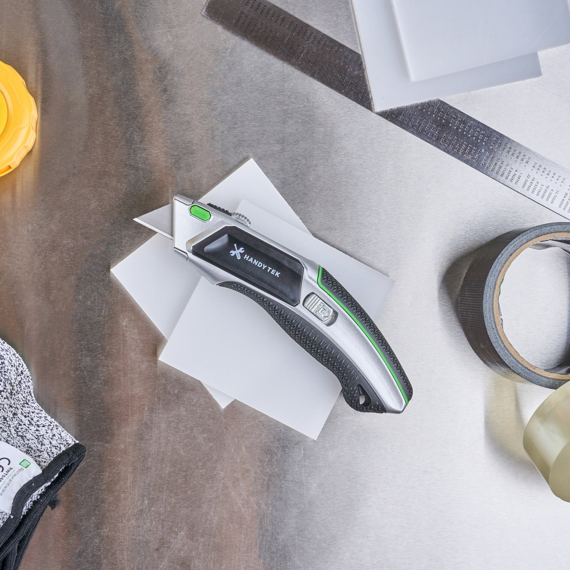 Restaurantware-Handy Tek Auto Loading Utility Knives, 6 Retractable Box Cutters - Includes 30 Sharp Blades, 19mm Wide, Silver Zinc Quick Change Blade Razor Knives, With 4-Position Locking, Soft Grip