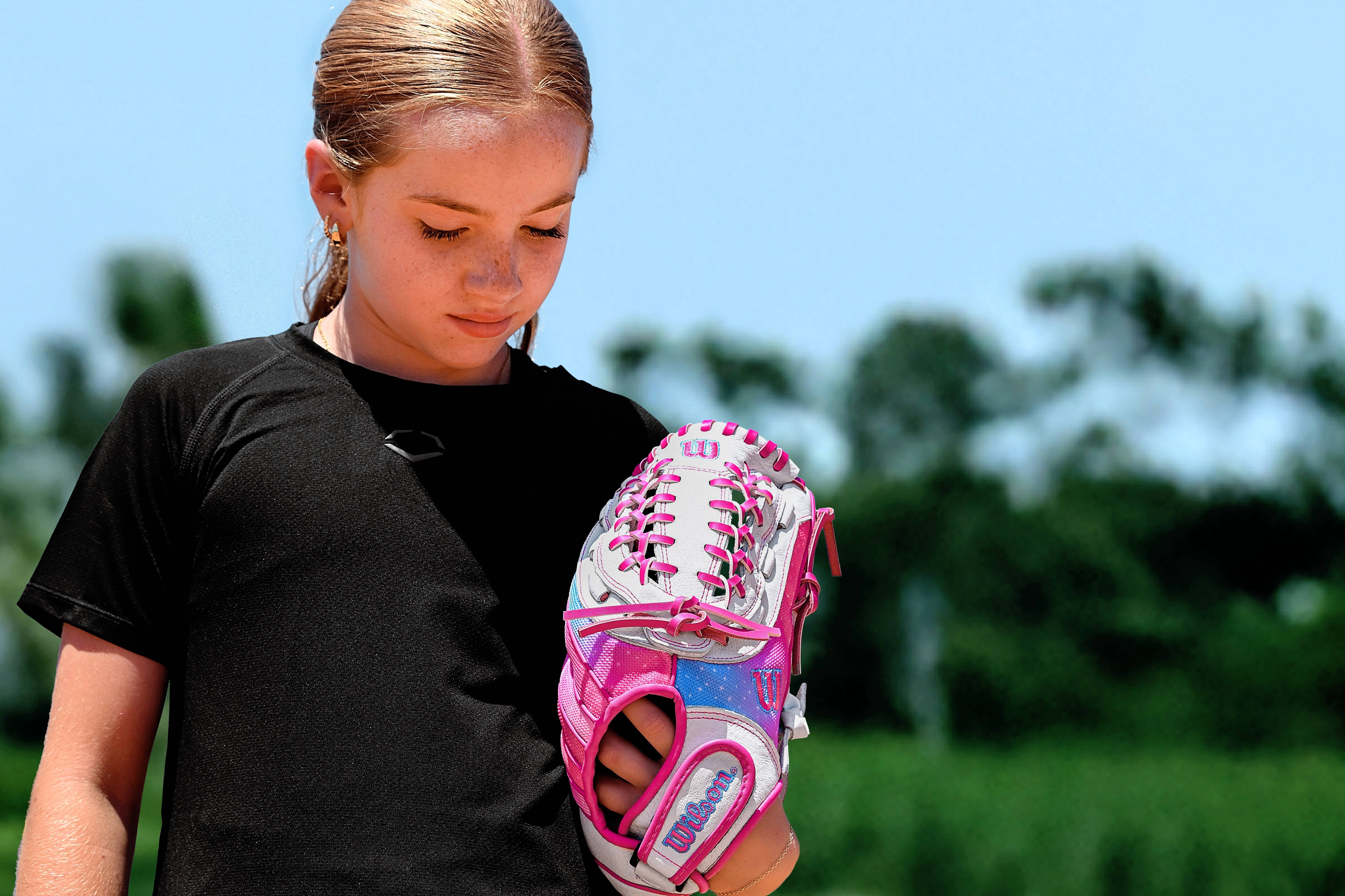 Wilson 2026 A440 Flash™ 12" Youth Fastpitch Glove - Flamingo Pink/White, Right Hand Throw