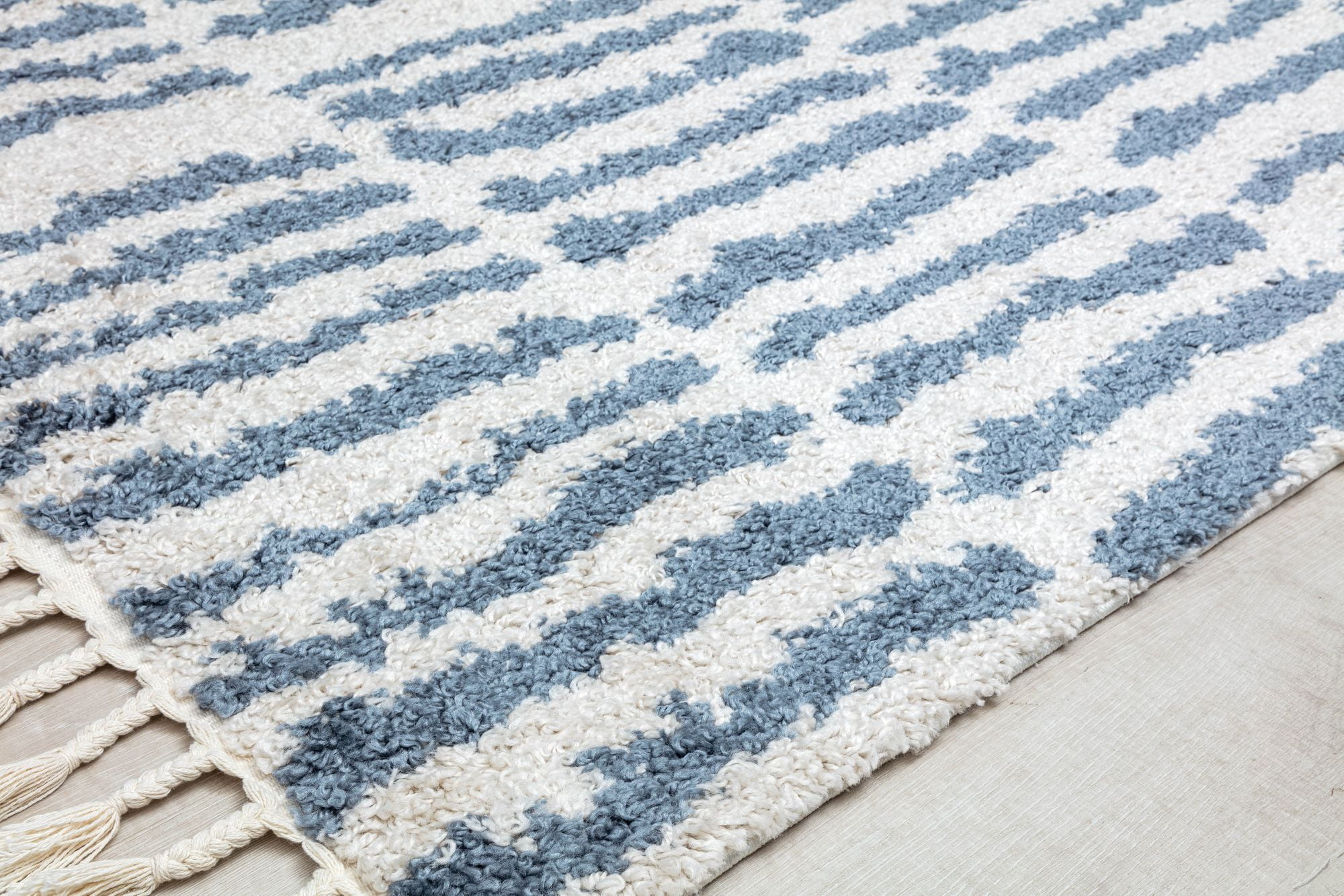 Rugs America BT30B Winter's Eve Geometric/Stripe Modern White Area Rug, 2'6" x 8'