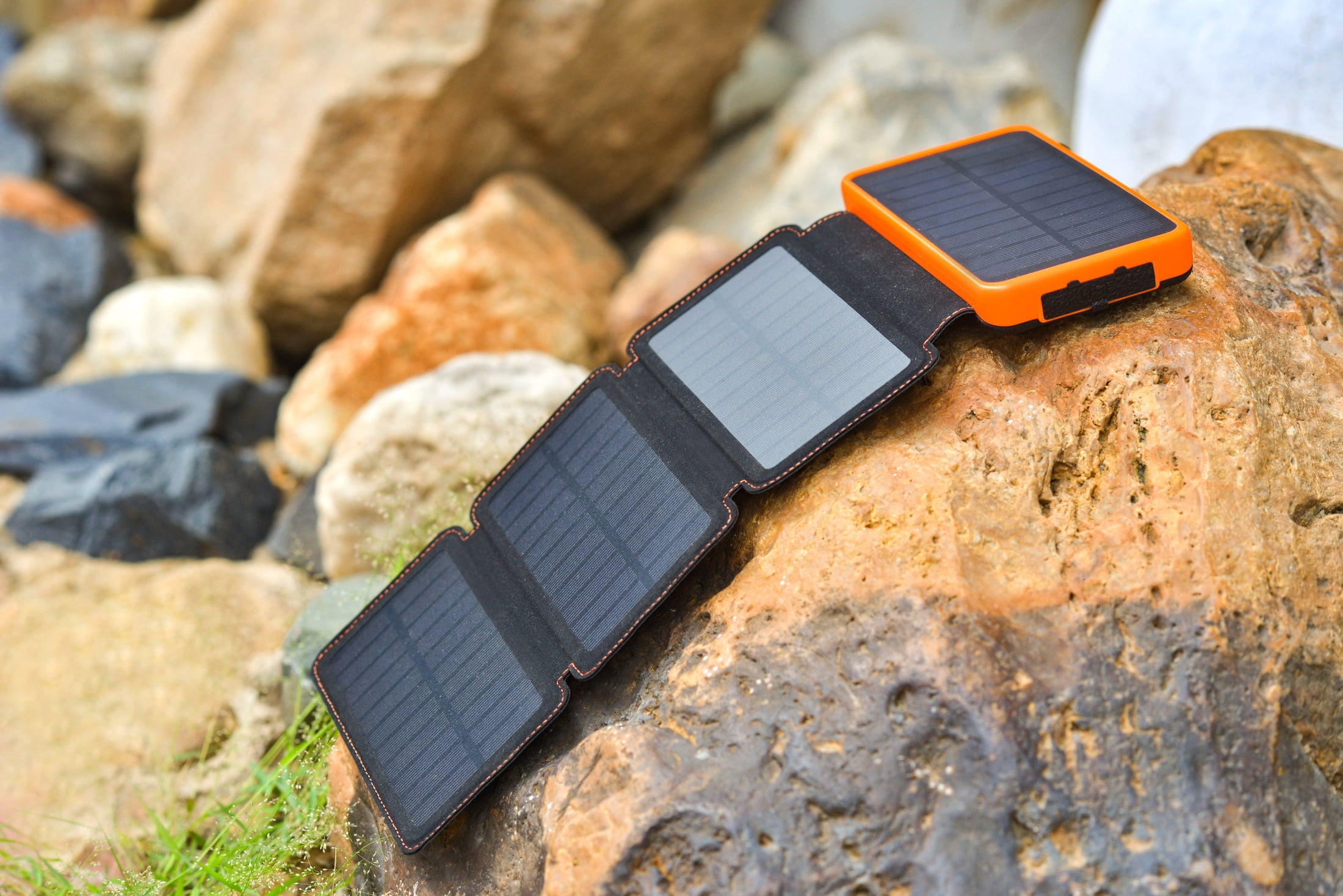 Solar Charger 20000mAh, Outdoor USB C Portable Power Bank with 4 Solar Panels, External Battery Pack with 2 USB Outputs Compatible with Smartphones, Tablets, etc.