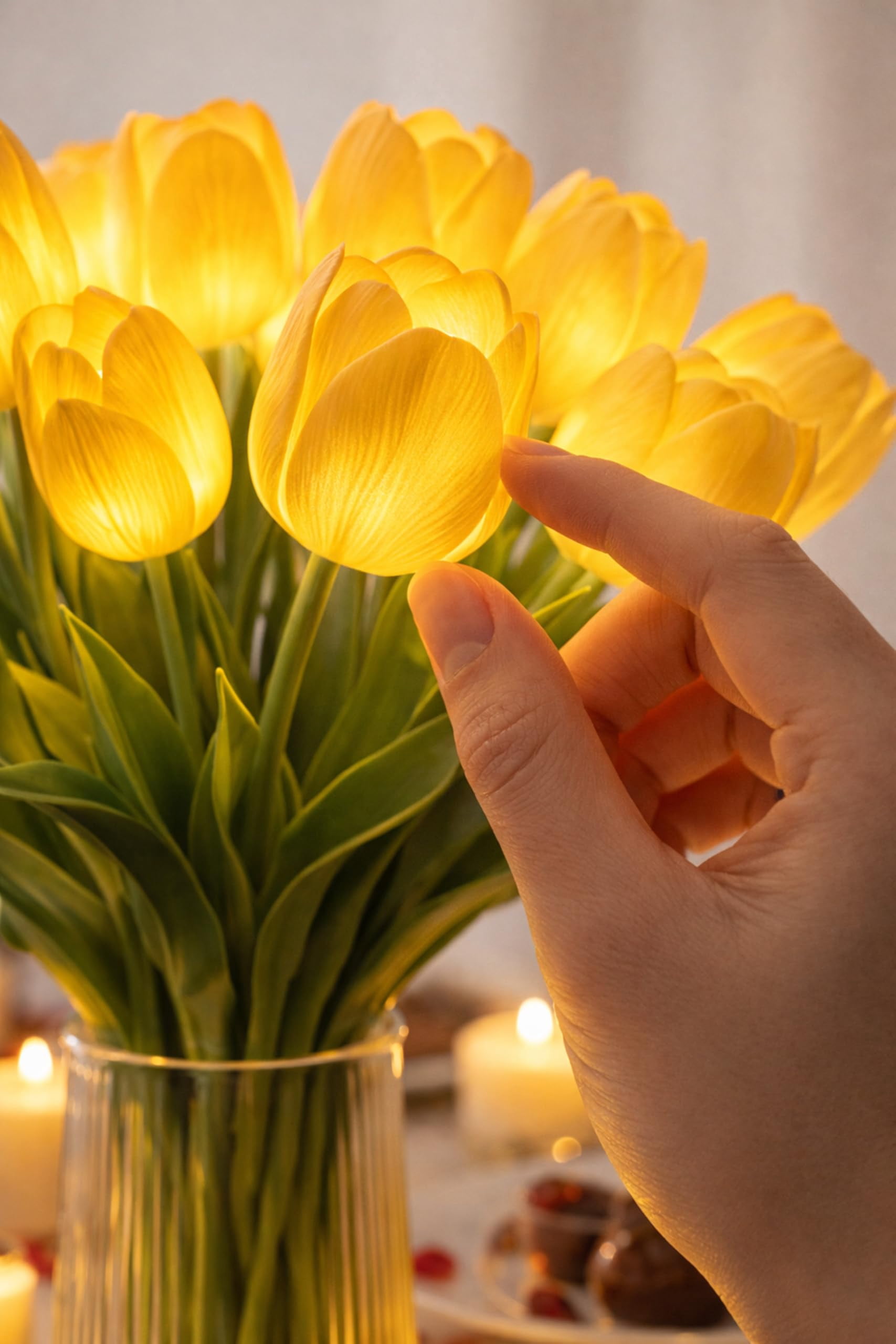 Romantic Tulip Night Light with Vase, 15 LED Never-Fade Twinkling Tulip Lamp, Flower Ambient Light for Bedroom Bedside Decor & Gift
