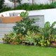 thumbnail image 5 of Juego de 9 piezas de follaje artificial con tallos flexibles para decoración interior y exterior, arbustos y matas falsos para jardines, balcones y eventos., 5 of 6