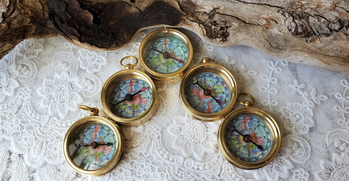 Set of 5 Heavy Brass Magnetic Compasses with World Map Dial | Maritime Treasures | Functional Pocket Compass Gift Set – Collectible Vintage Nautical Look