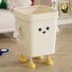 thumbnail image 1 of Bote de Basura de Plástico, Diseño de Patas, Fácil de Transportar con Asas, Color Beige Acogedor, Versátil para Cocina, Sala de Estar y Baño, Tamaño Compacto de 14 X 17,5 X 23 Cm., 1 of 6
