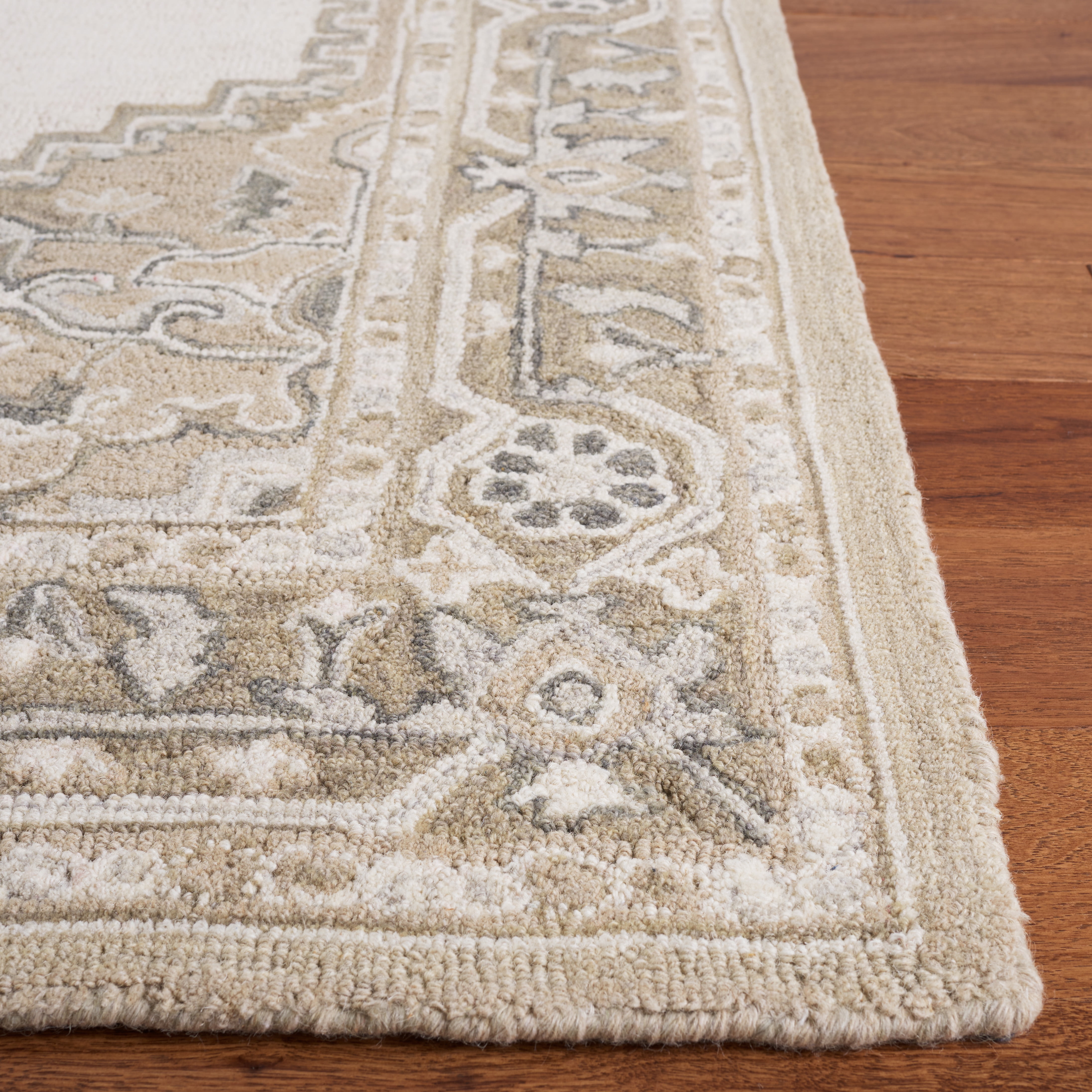 Safavieh Metro Bevis Medallion Area Rug, Ivory/Beige, 4' x 6'
