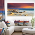 thumbnail image 1 of Plage avec Pierres au Premier Plan, 1 of 3