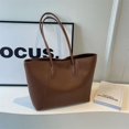 thumbnail image 4 of Bolso de mano de mujer con cremallera de PU y hilo de coser de lujo ligero de venta caliente 2024 nuevo bolso de hombro de viaje para mujer de moda, 4 of 5