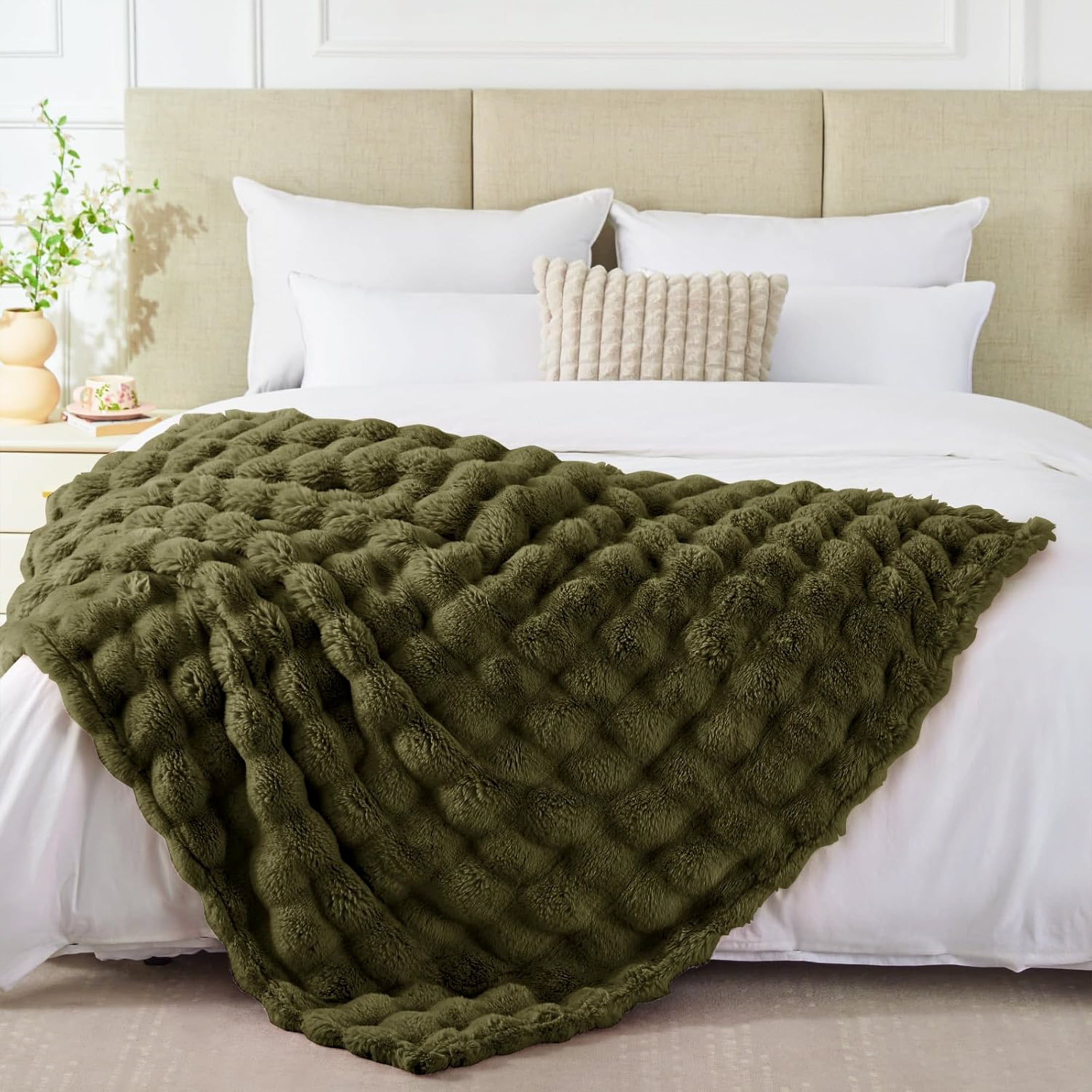 Love's cabin Faux Rabbit Fur Fleece Throw Blanket for Couch, Soft Plush Fuzzy Double-Sided Bubble Fluffy Blanket, 50" x 60", Dark Green