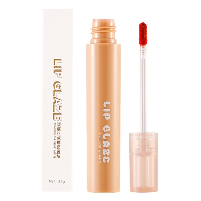 Brillo labial mate suave, de tono naranja intenso y café, alta saturación y comodidad para uso diario