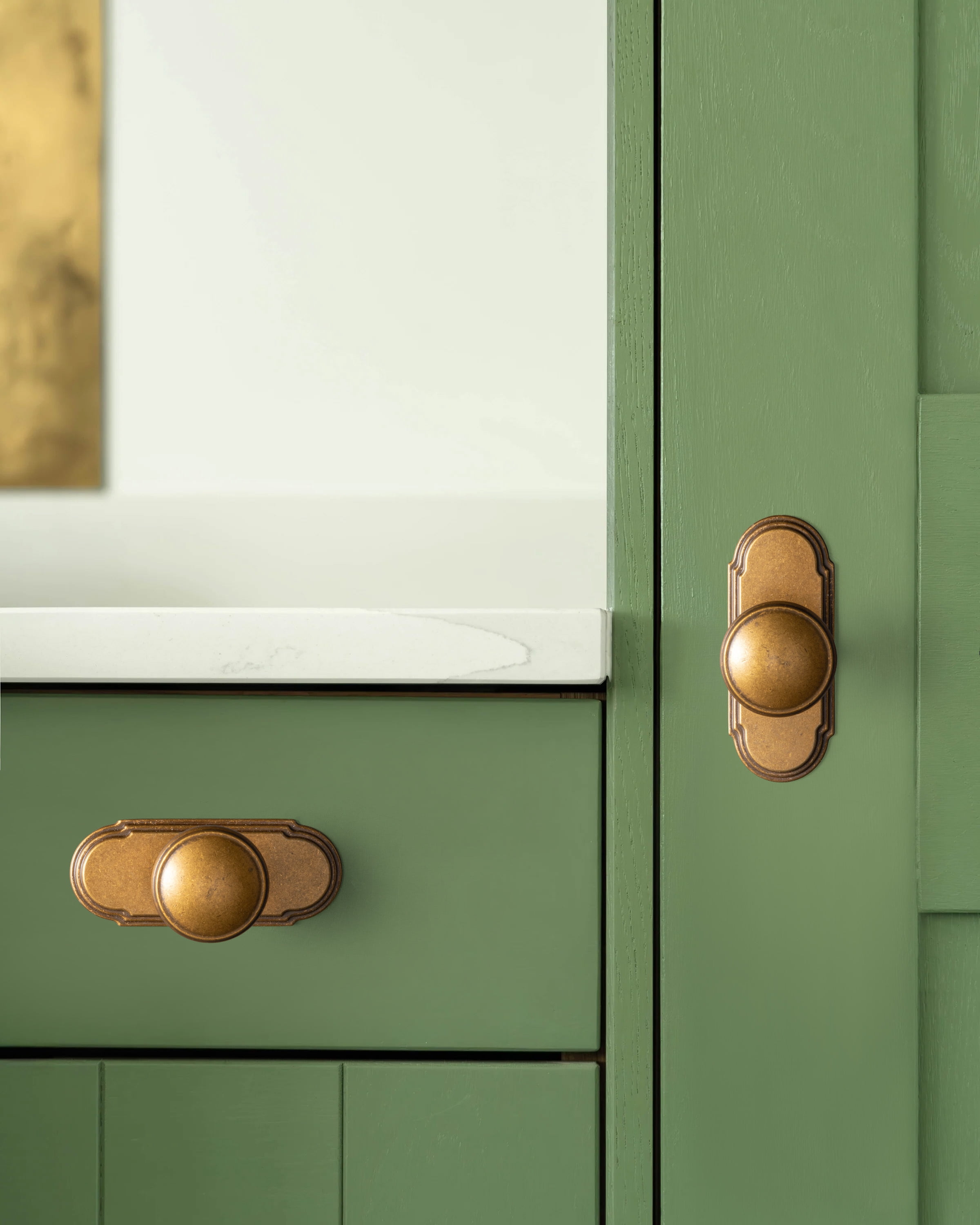 Goo-Ki Antique Brass Cabinet Drawer Knobs with Backplate, Zinc Alloy Kitchen Hardware,Modern Single Hole Bar Pull Handles for Cupboard Wardrobe,6 Pack (6781-G014)