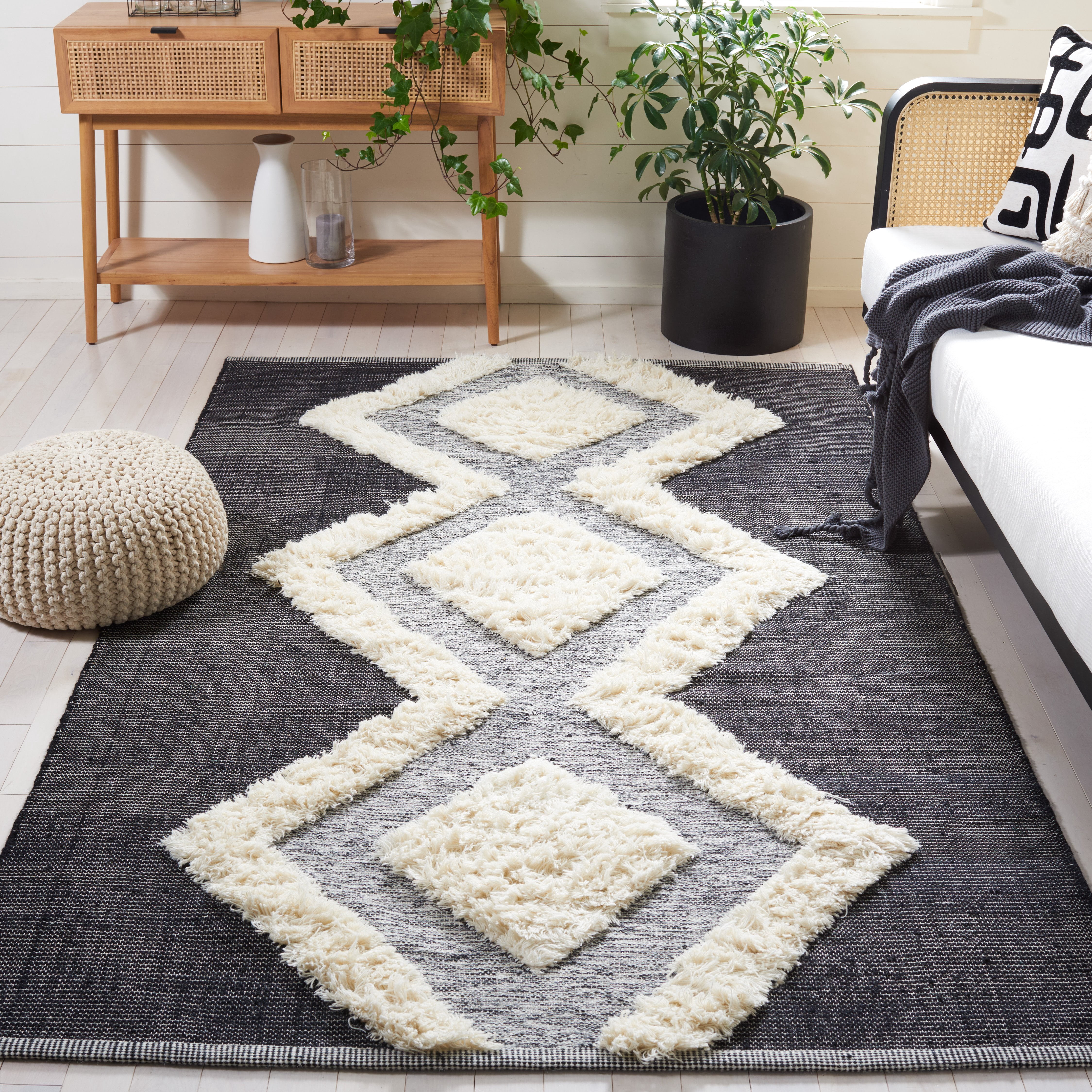 SAFAVIEH Kenya Sandy Southwestern Area Rug, Ivory/Black, 8' x 10'