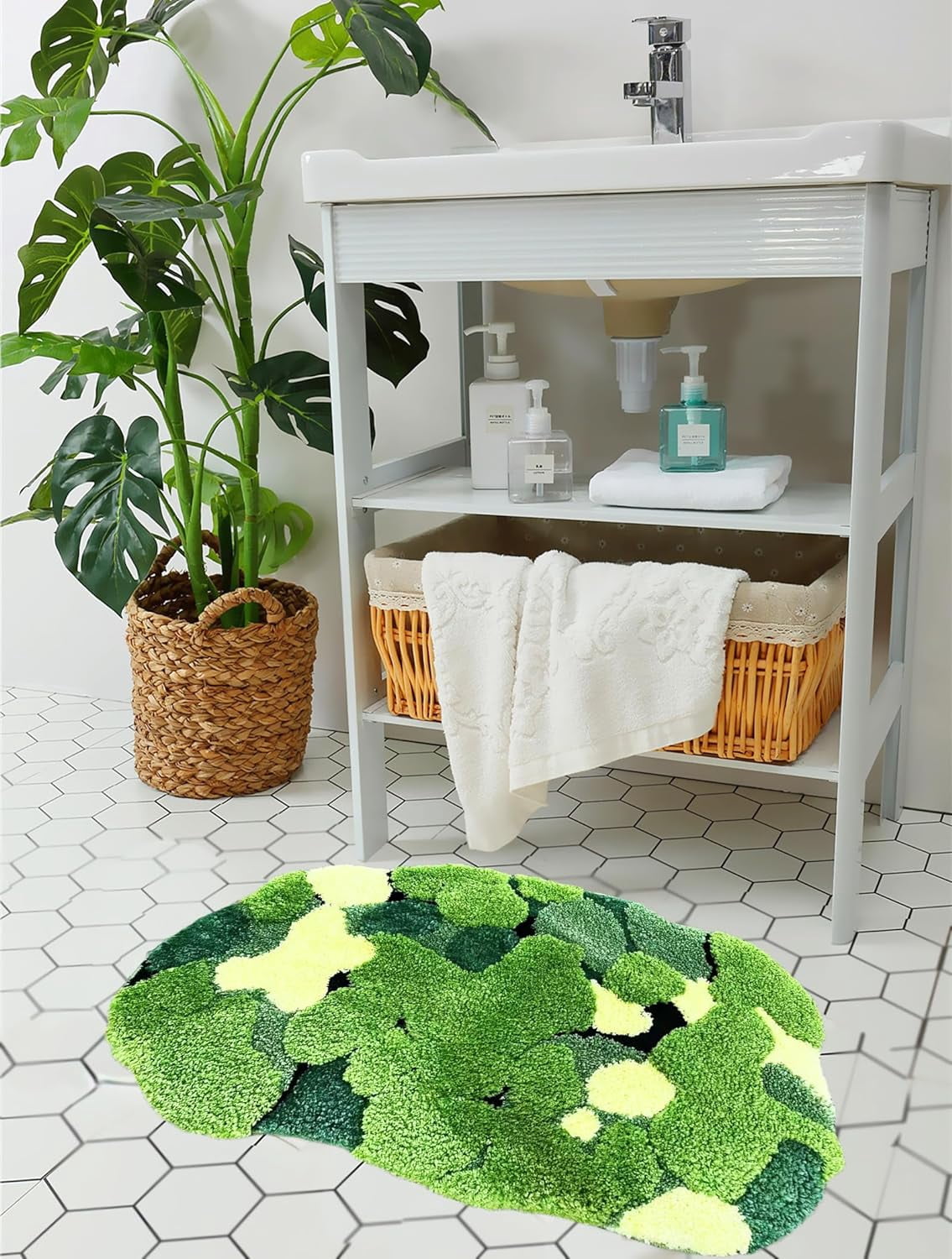 Ukeler Cute Moss Bath Mat for Bathroom, Absorbent Non Slip Boho Bathroom Rugs, Soft Shag Floor Mat Water Absorbent Funny Bath Rugs for Bathroom, Sink, Tub, Toilet, Entry Way 31"×20"