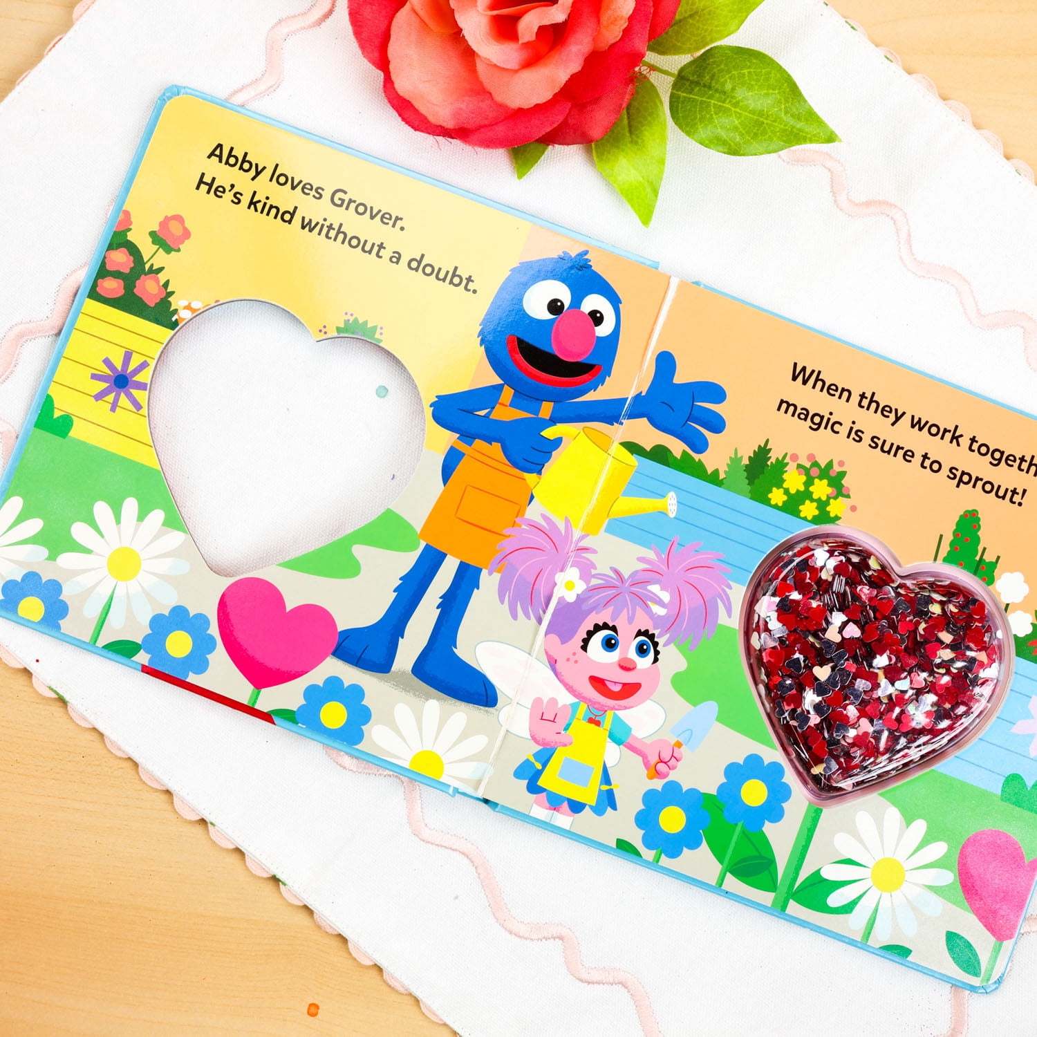 Sesame Street: Elmo Loves His Friends! (Board Book)