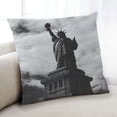thumbnail image 1 of Ahgly Sites Famous Statues Company Coussin d'Intérieur, 18 Pouces par 18 Pouces, 1 of 6