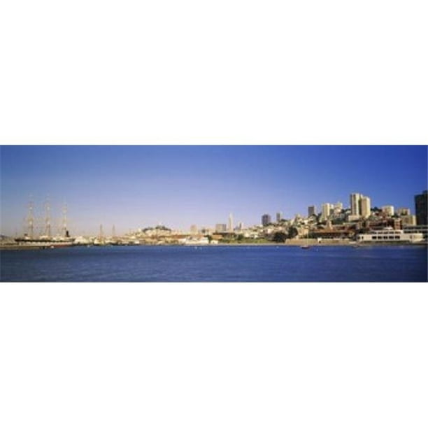Panoramic Images PPI120394L Mer avec une Ville en Arrière-Plan Coït Tour Ghirardelli Carré San Francisco California USA Affiche Imprimée par Panoramic Images - 36 x 12