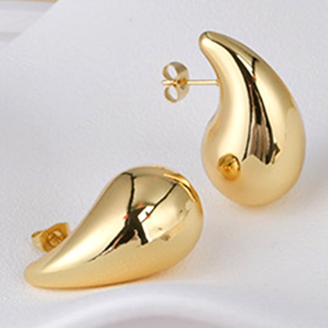 pendientes gruesos para mujer, aretes de aro de oro grueso, aretes de gota de agua para regalo de navidad ygjytge oro — Primer plano de par de aretes tipo gota de agua dorados con superficie lisa y curvada, chapado en oro sobre cobre, cierre de poste con tuerca y dimensiones aproximadas 31 x 20 x 18 mm; diseño voluminoso y abierto ideal para eventos formales o uso diario, frecuentemente elegido como regalo de Navidad o aniversario.