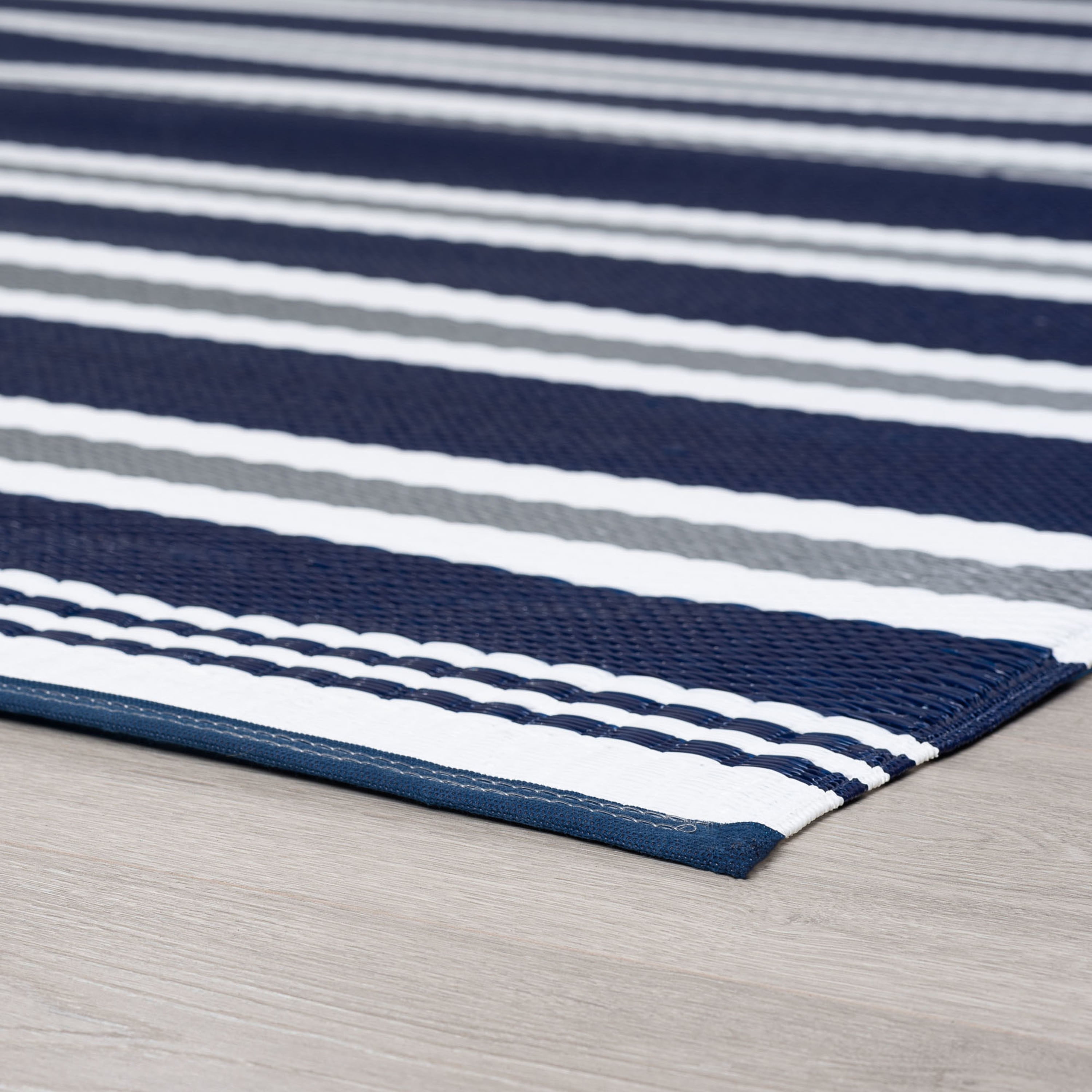 5x7 Reversible Navy and White Polypropylene Outdoor Stripe Area Rug