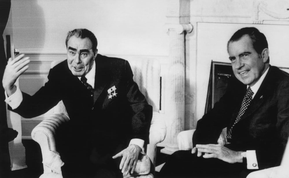 President Richard Nixon with Soviet leader Leonid Brezhnev New 8x10 Photo 