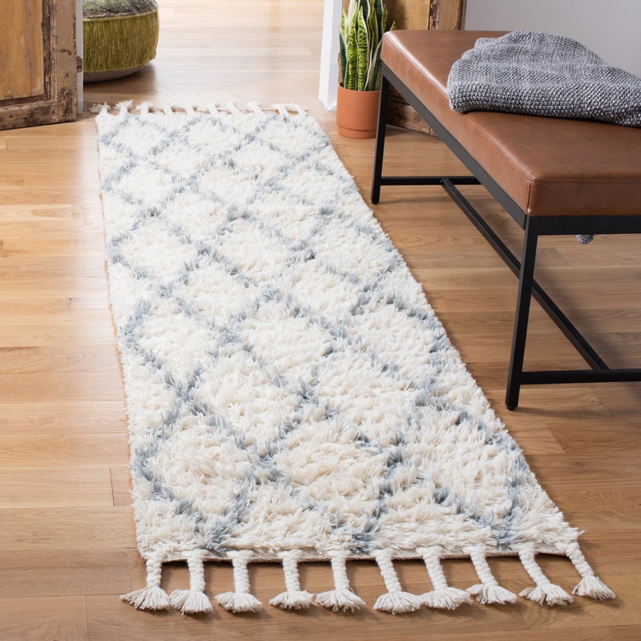 SAFAVIEH Casablanca Mackenzie Geometric Wool Shag Area Rug, Blue/Ivory, 6' x 9'