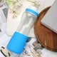 thumbnail image 5 of Funda refrigerante de gel de sílice Cirkul adecuada para botellas de plástico de 22 oz. Paquete azul, morado y negro, 1 unidad. Prevención de la suciedad y resistencia al desgaste., 5 of 6