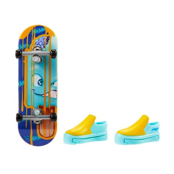 Hot Wheels Skate Tony Hawk Fingerboard & Skate Shoes, Toy for Kids (Styles May Vary)
