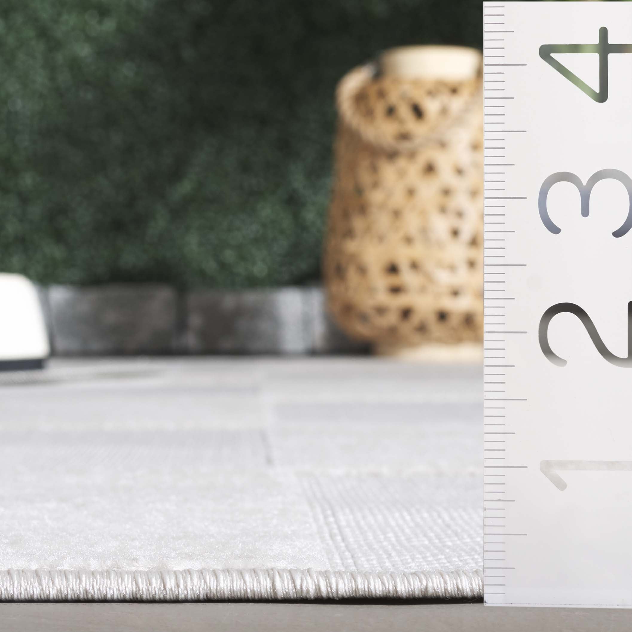 SAFAVIEH Stella Baldwin Checkered Indoor/Outdoor Area Rug, Ivory, 8'2" x 10'