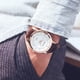thumbnail image 4 of relojes de cuarzo elegantes y modernos, sencillos y casuales, para parejas (marrón para hombre y marrón para mujer)., 4 of 5