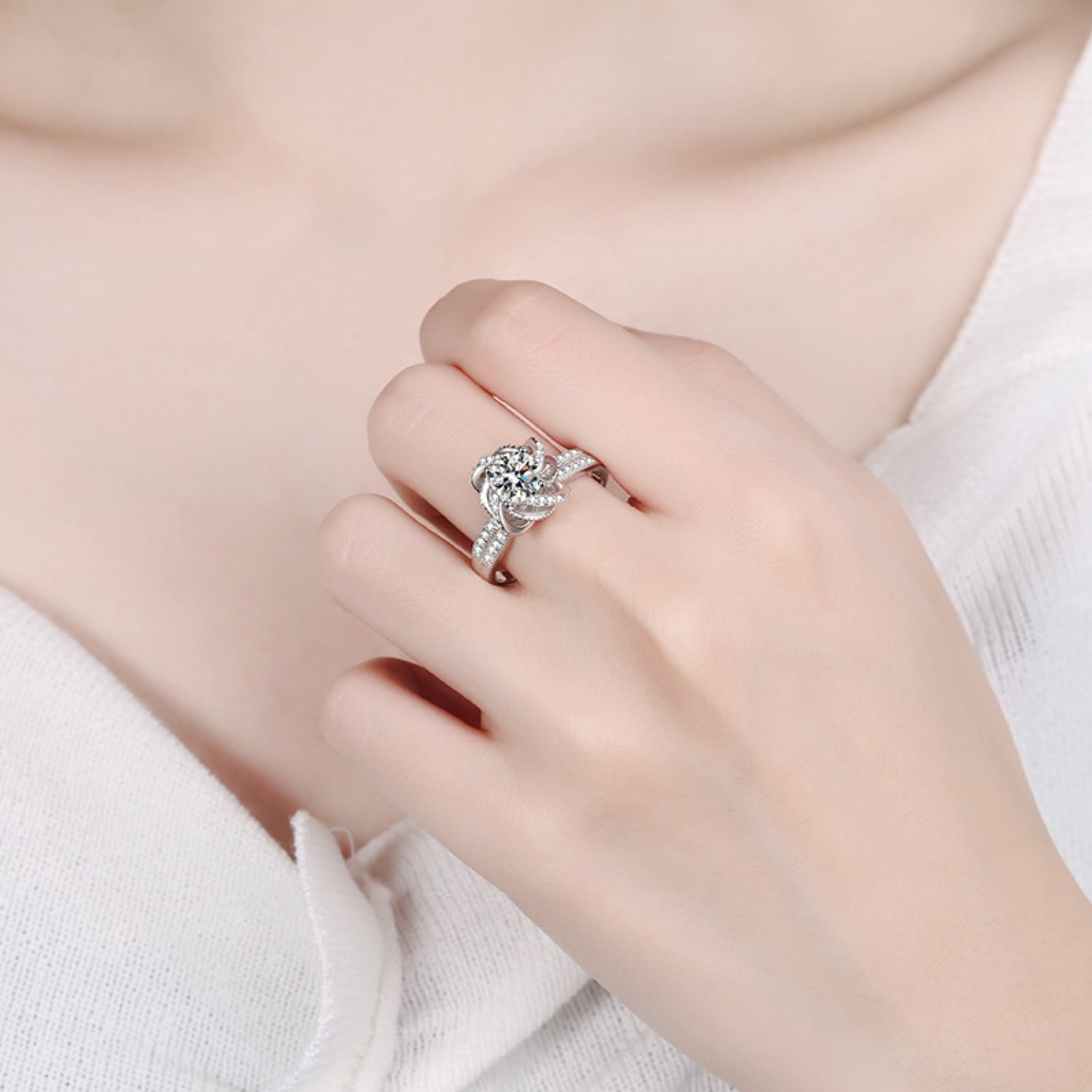 1-2ct Moissanite Rings for Women Round Cut D Color VVS1 Sterling Silver Diamond Engagement Rings Moissanite Wedding Rings for Women with Certificate