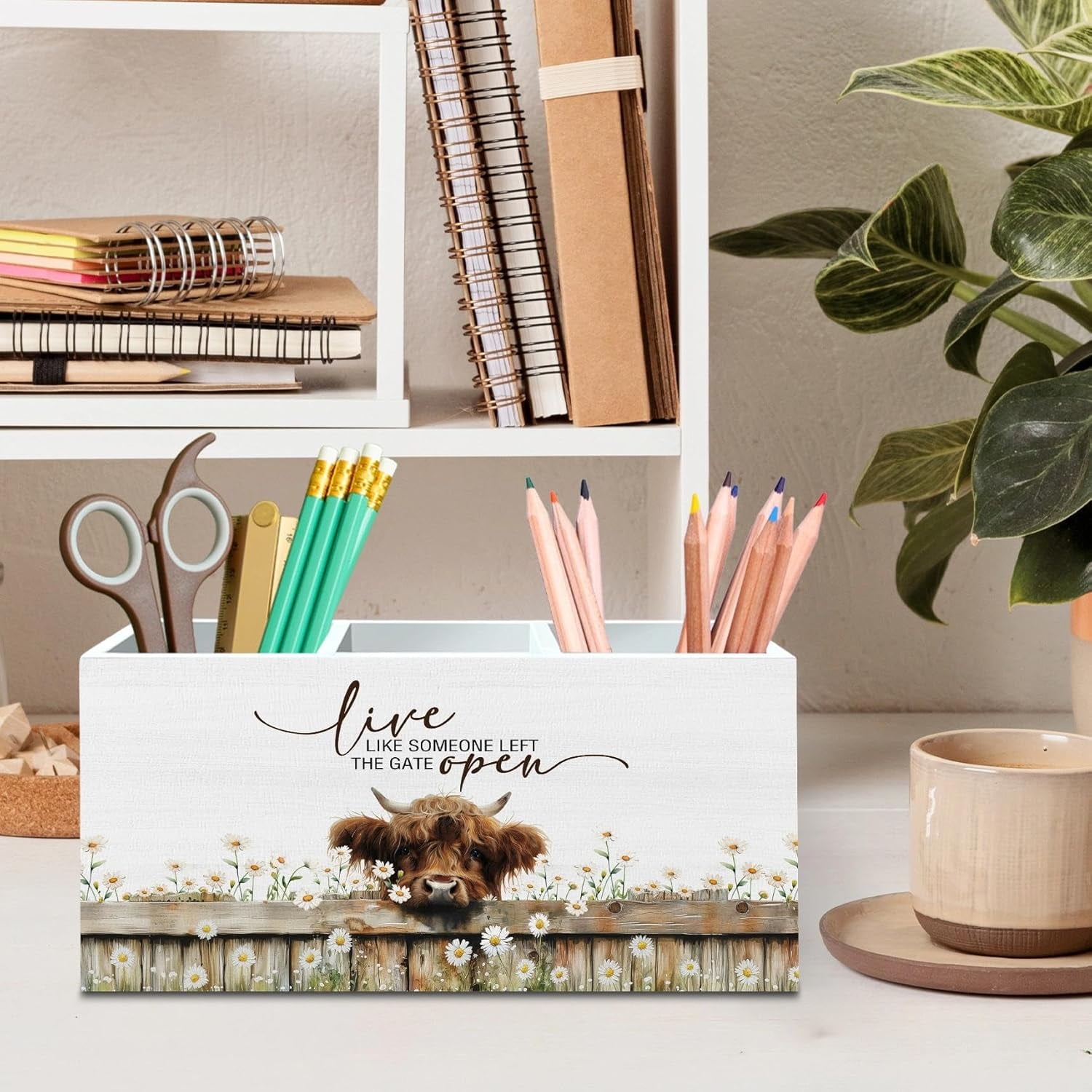 Inspirational Highland Cow Pen Pencil Holder Organizer for Desk, Gifts Women, Live Like Someone Left The Gate Open Wooden Box Signs Home Office Desk Tabletop Decoration