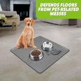thumbnail image 3 of Alfombrilla para Comida de Mascotas Skywin 61x61 cm de Silicona Antideslizante e Impermeable, 3 of 7