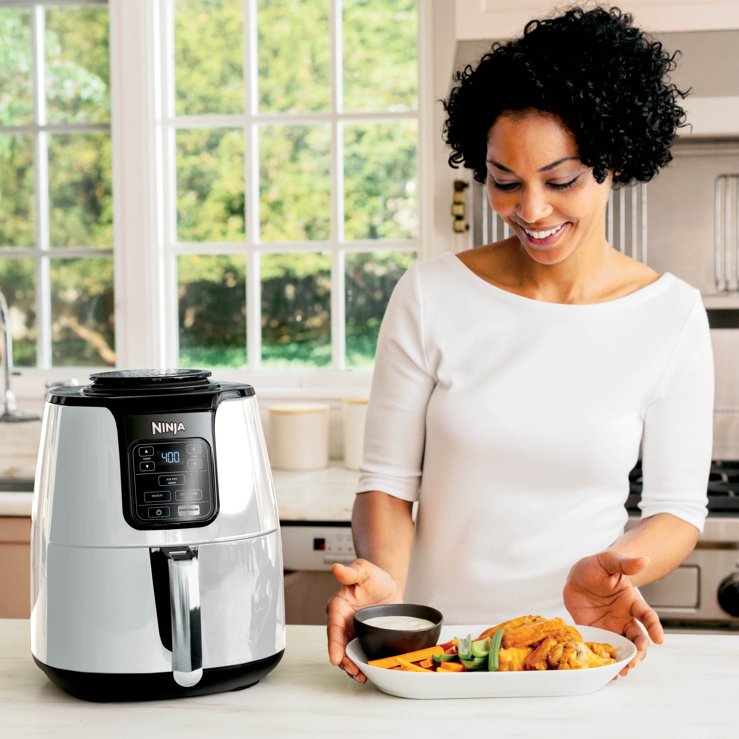 Ninja 4Qt Air Fryer, Nonstick Basket with Crisper Plate, 1550 Watts, White  (图5) Ninja 4Qt Air Fryer, Nonstick Basket with Crisper Plate, 1550 Watts, White  (图5)