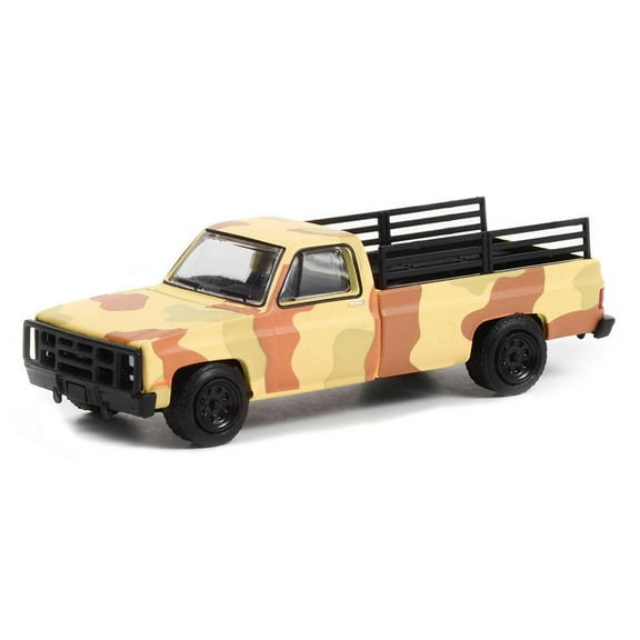Greenlight Collectibles Battalion 64 Series 1 - 1987 Chevrolet M1008 CUCV - Desert Camouflage (Troop Seats in Truck Bed )