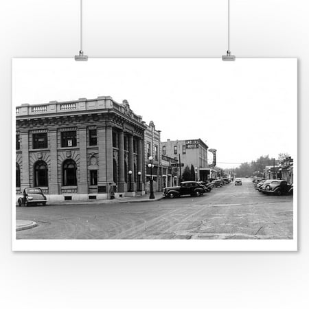Universal Street Scene Ellensburg, Washington - Street Scene, View of the Antlers Hotel (9x12 Art Print, Wall Decor Travel Poster) ()
