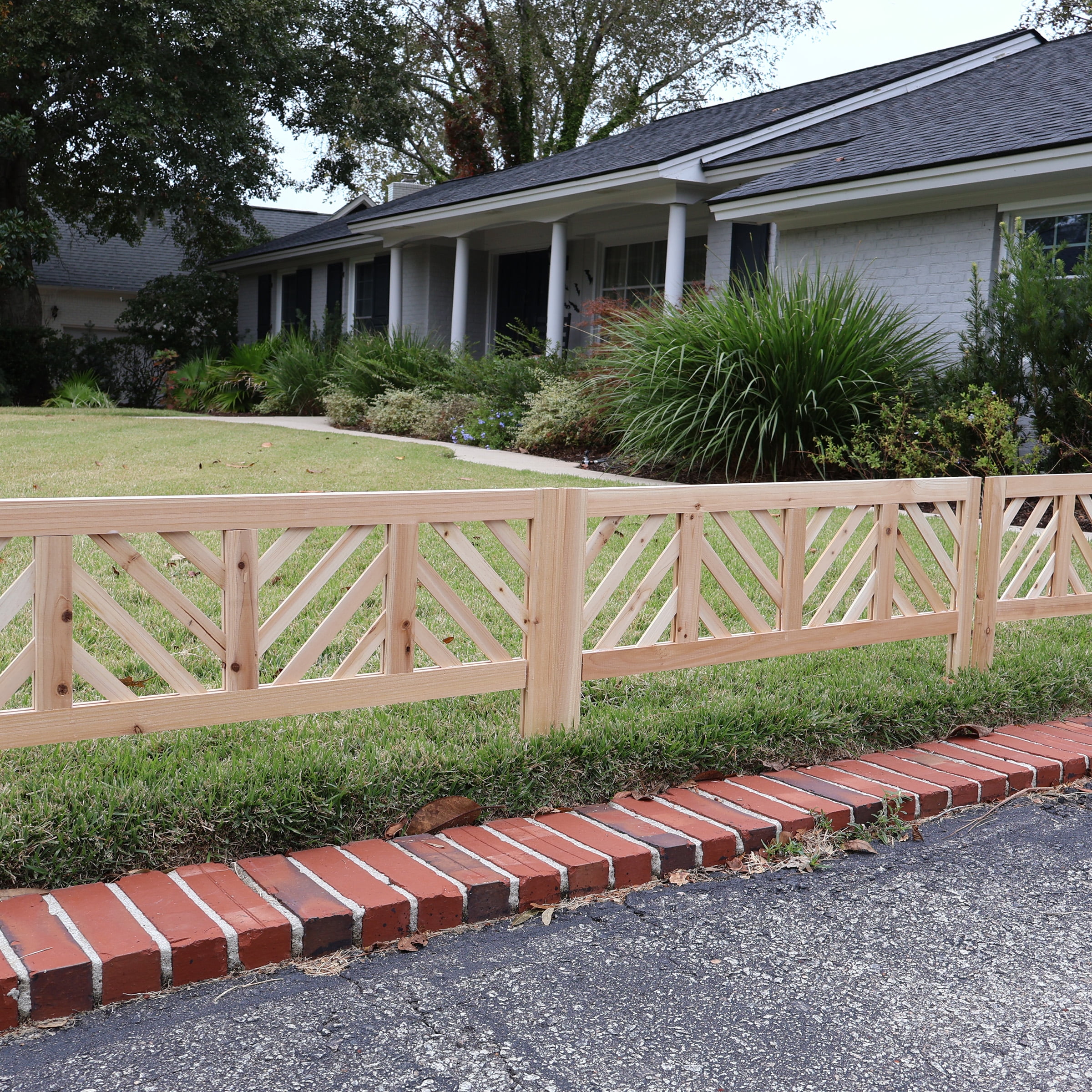 Expert Gardener 18in H x 36in W Wood Garden Border, Chevron Style